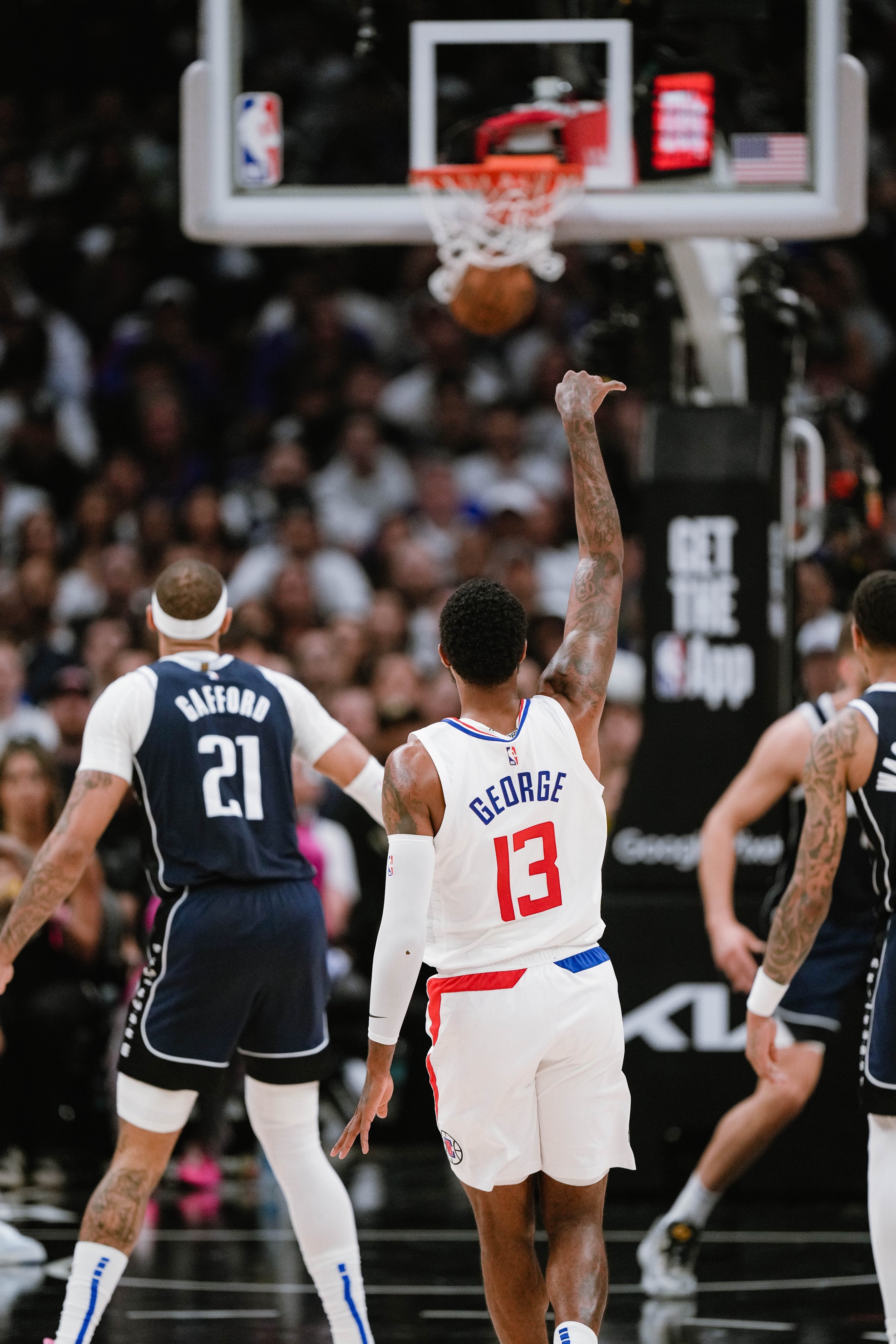 篮网完胜福建队，东契奇高光表现