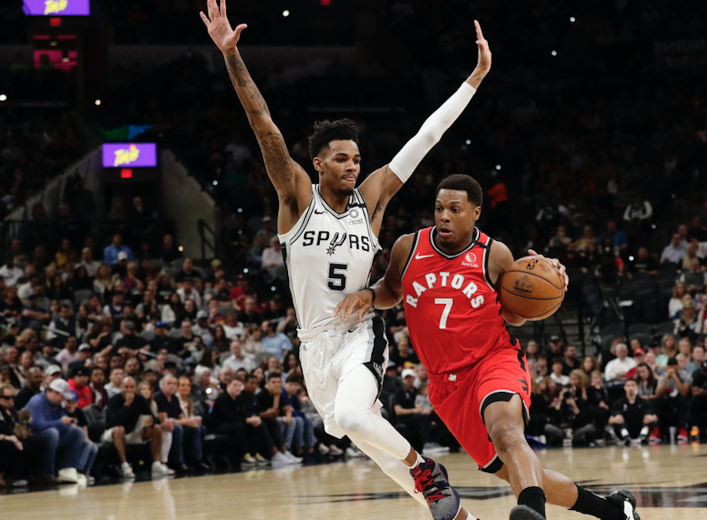 马刺轻取四川队，西亚卡姆扛起全队