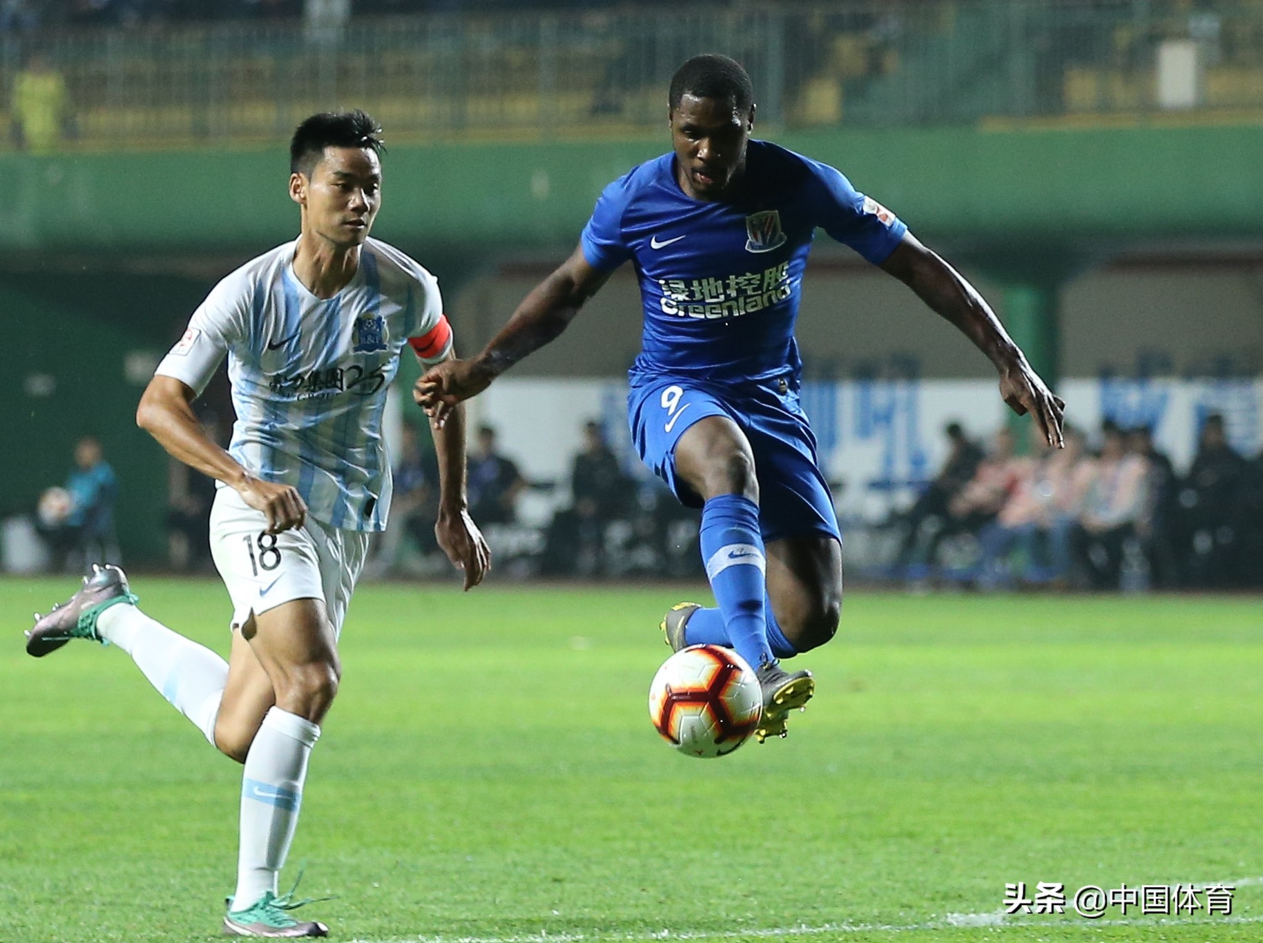 富力迎战申花，胜负难分谁能脱颖而出