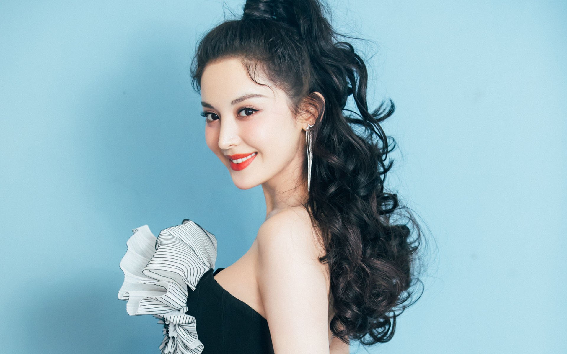 小贾伦轰下40分创新高，雄鹿鏖战险胜吉林晋级下一轮