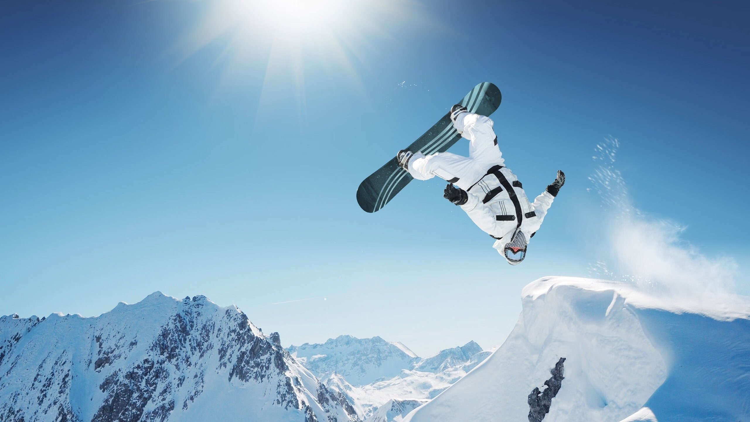 跨界竞技，凯尔特人爆冷篮网与布克在F1的争冠统治