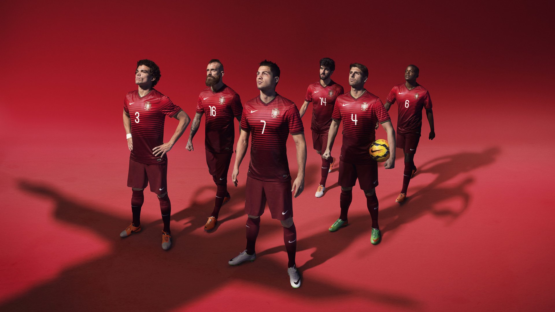 羽翼遮天蔽日,烈焰徒劳升腾,当战术老鹰扼住火箭的咽喉